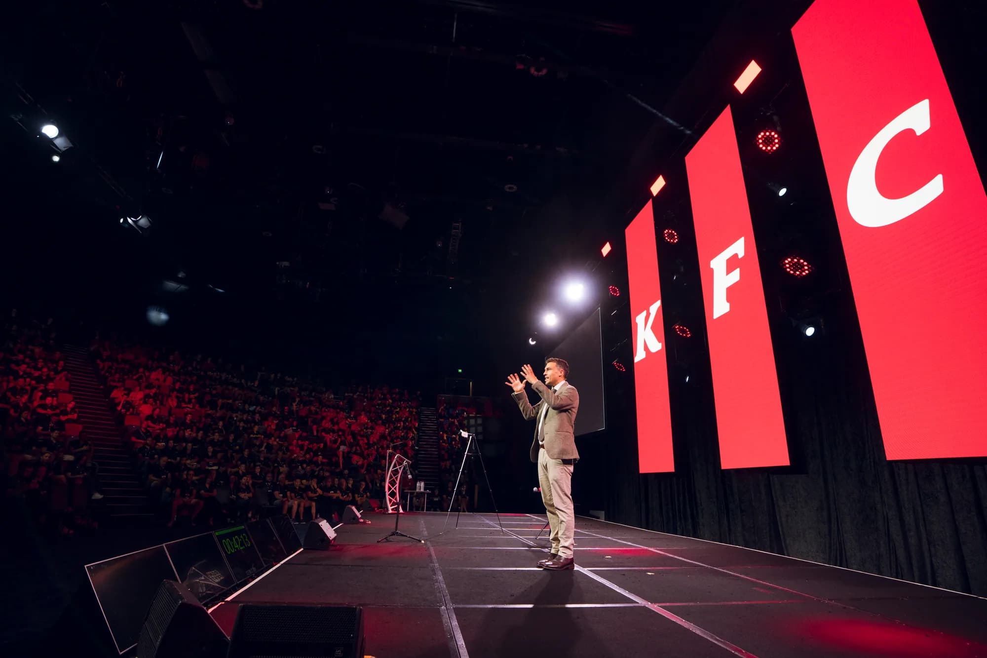 Andy Nunn keynote speaker delivering leadership ideas to a large conference audience