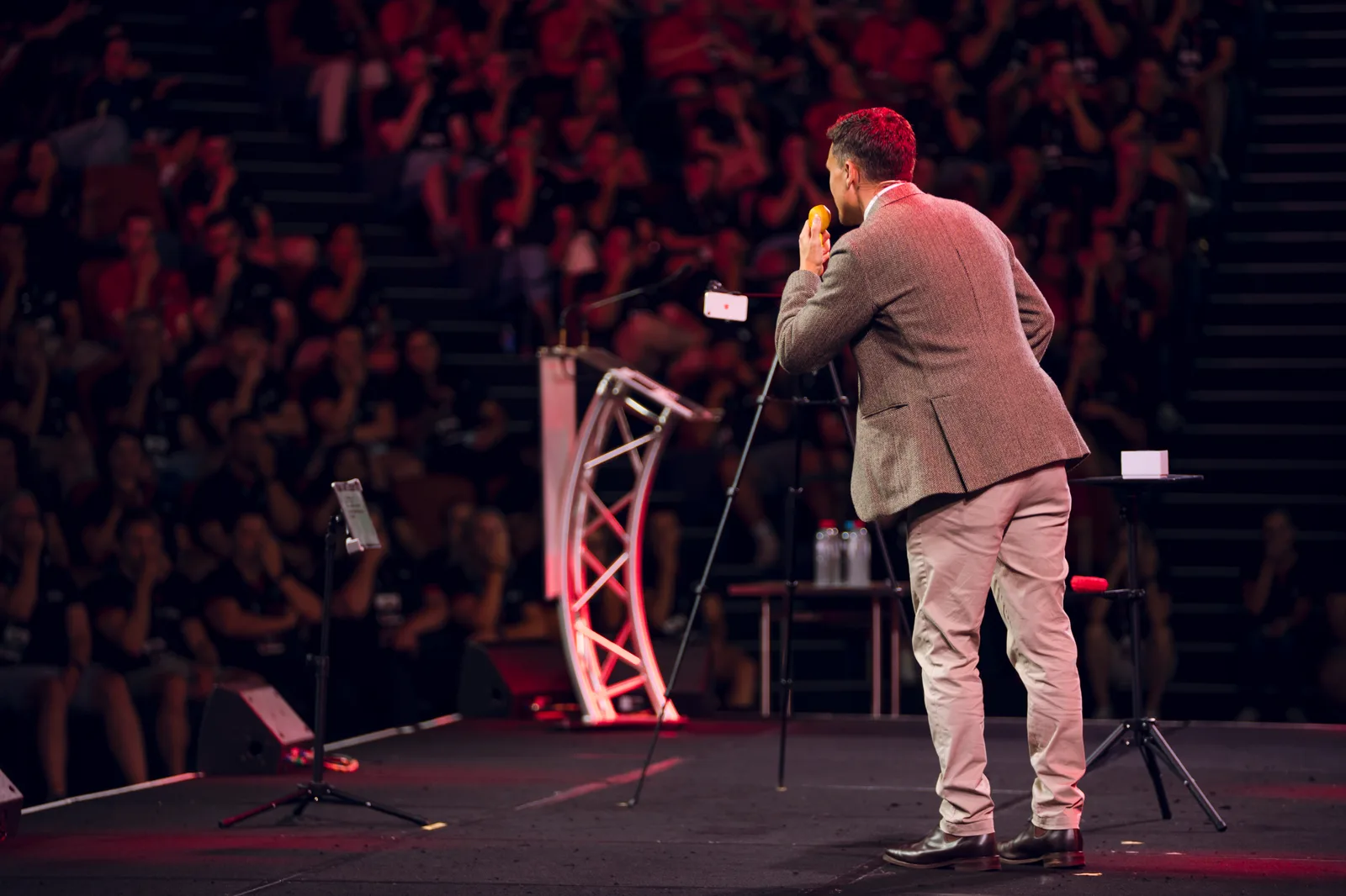 New Zealand keynote speaker Andy Nunn making an idea visible for a corporate audience