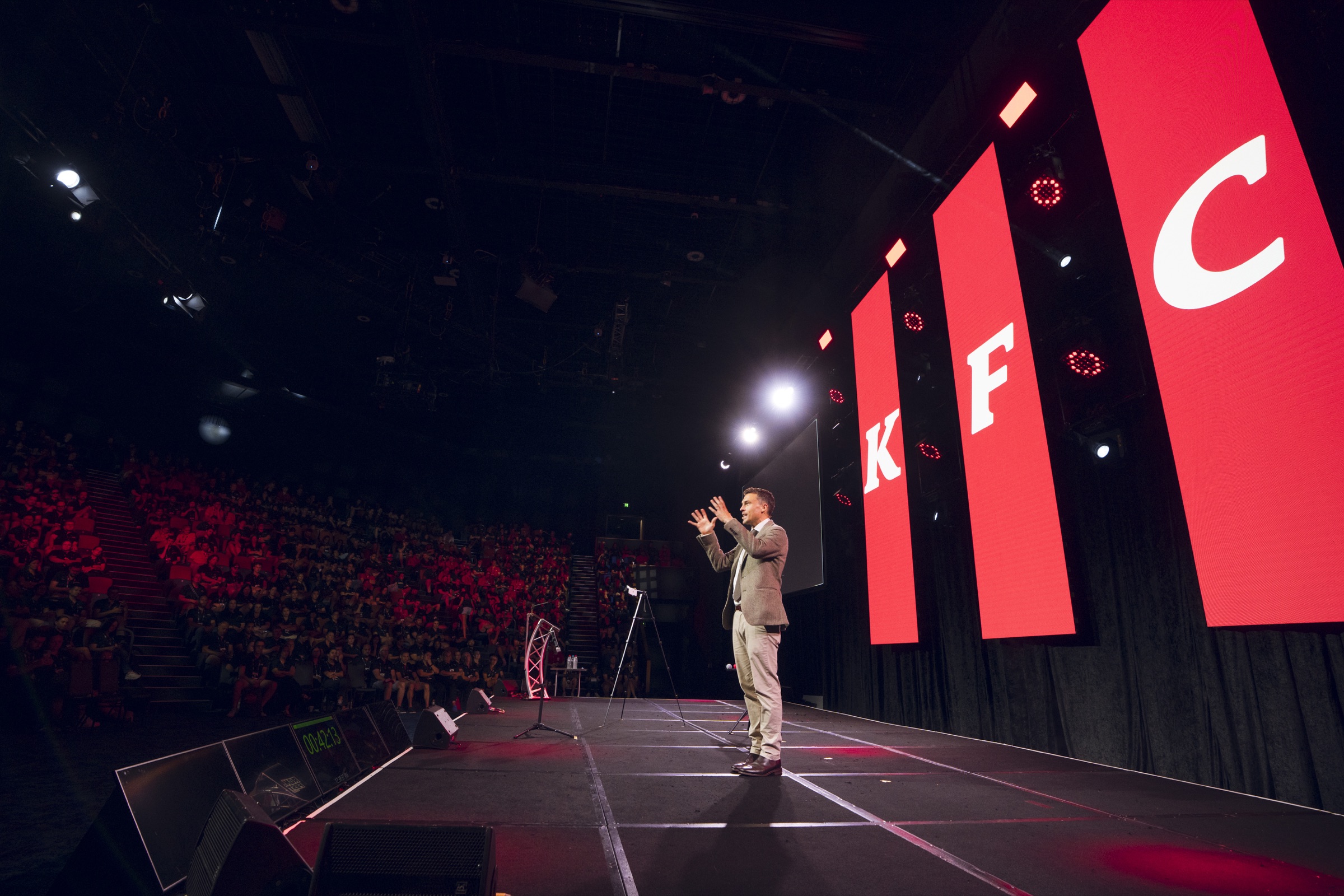 Andy Nunn presenting a leadership keynote to a full auditorium in New Zealand